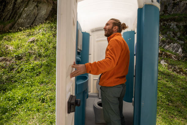 Best Porta potty rental near me  in Clive, IA